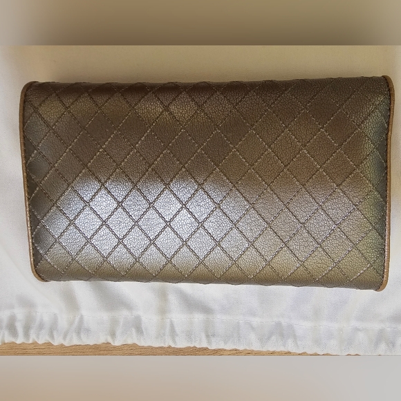 🎉🎉HOST PICK🎉🎉CHANEL Bicolore CC Logo Metallic Leather Long Trifold Wallet - Picture 6 of 16